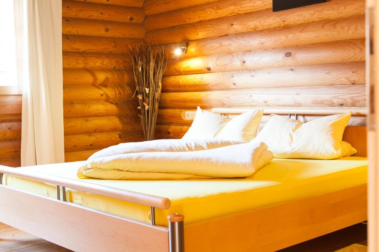 Camping Dreilaendereck Blockhuetten & Apartments Ried im Oberinntal Oda fotoğraf
