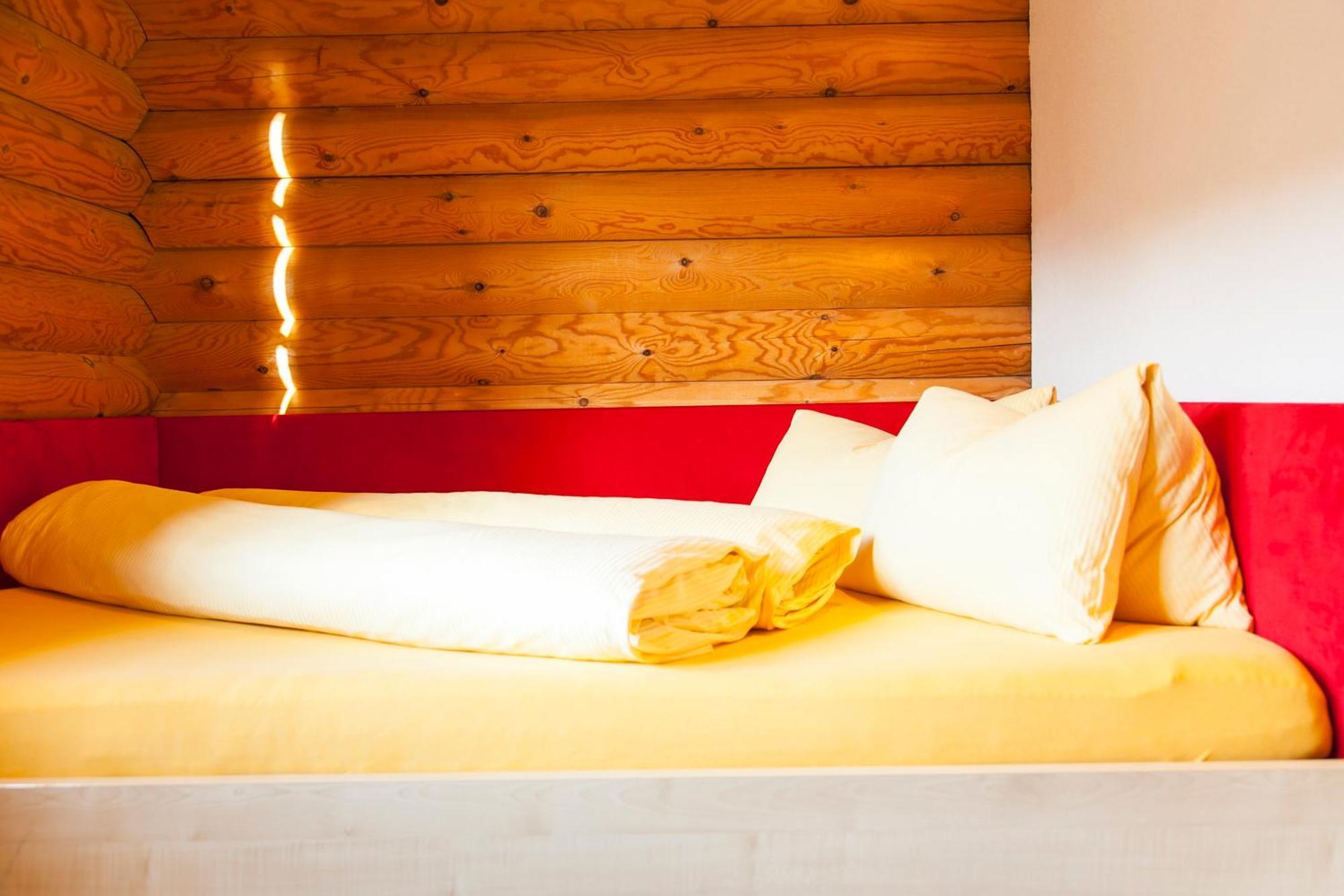 Camping Dreilaendereck Blockhuetten & Apartments Ried im Oberinntal Oda fotoğraf