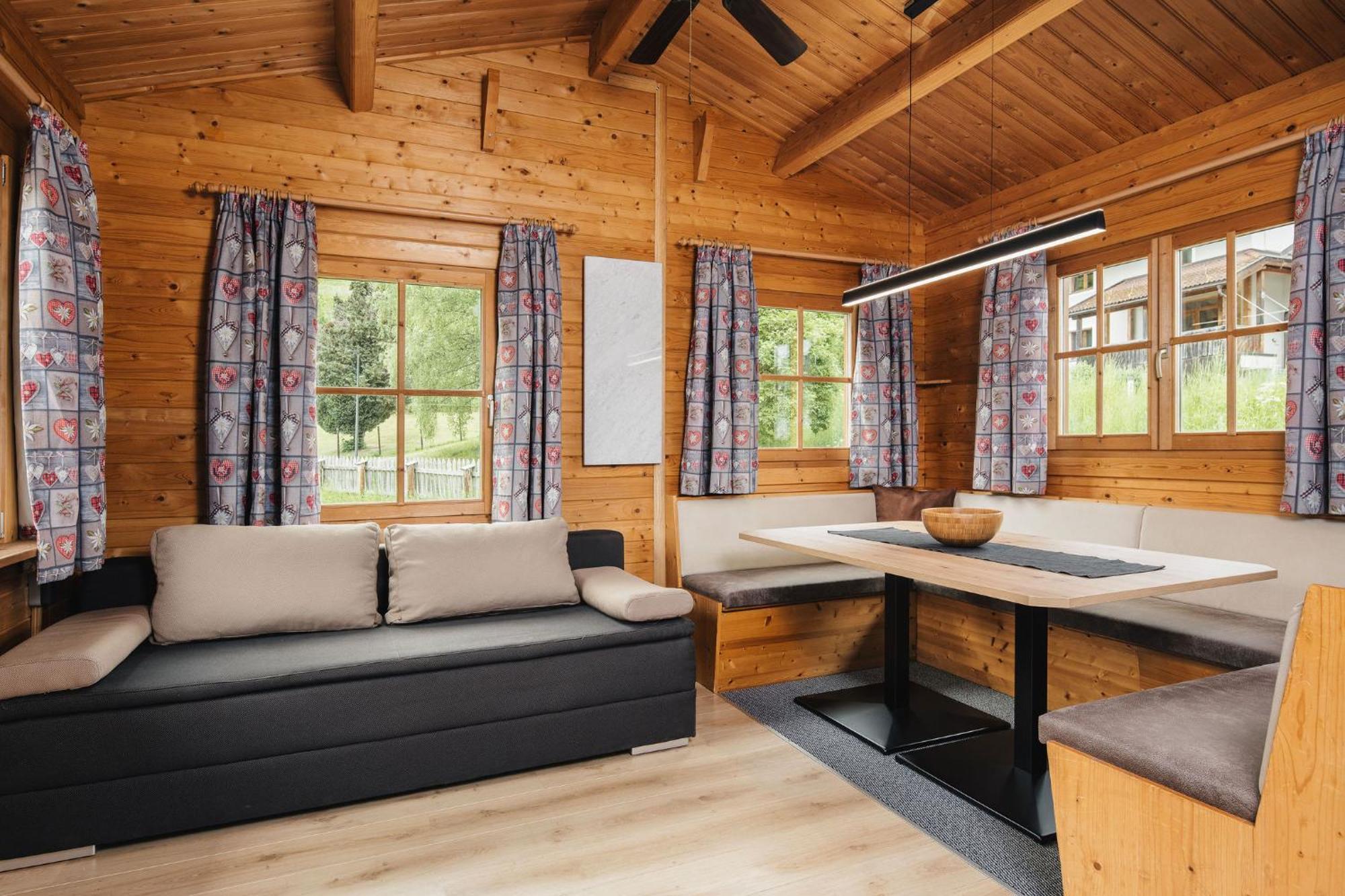 Camping Dreilaendereck Blockhuetten & Apartments Ried im Oberinntal Dış mekan fotoğraf